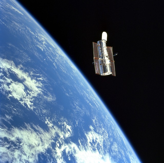 Hubble surant a lespai