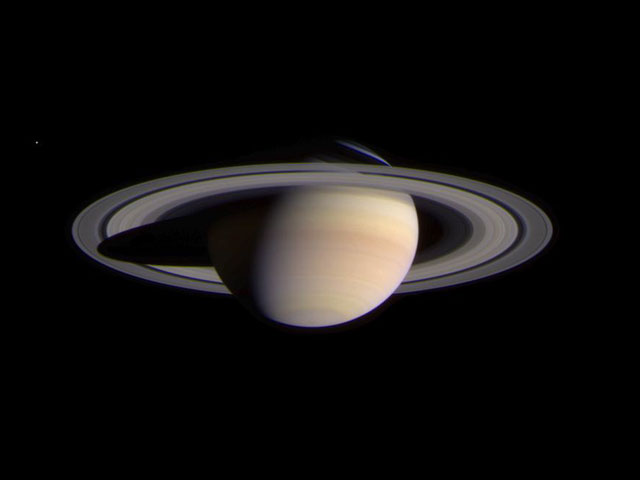 Cassini a Saturno en