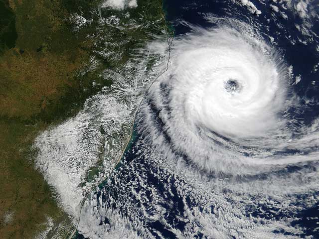 Exceptionnellement forte Cyclone hors la côte brésilienne