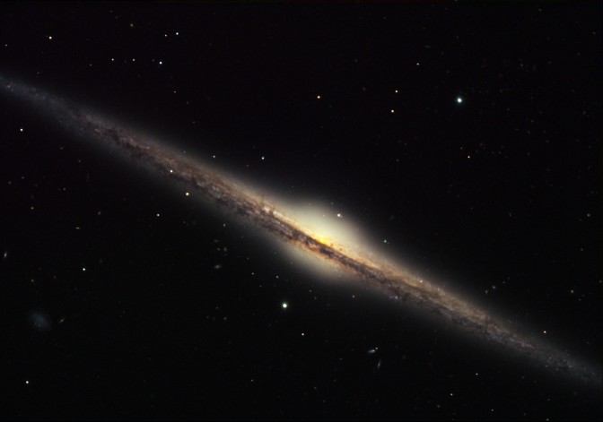 Galassia NGC 4565 sul bordo
