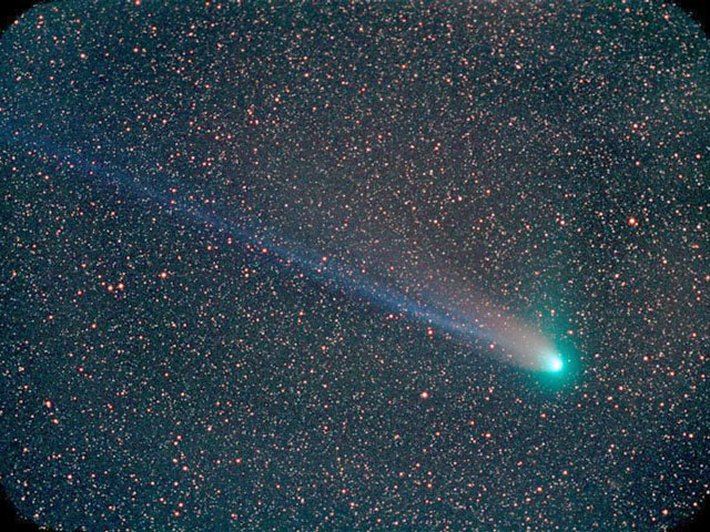 La queue de la comète NEAT Q4