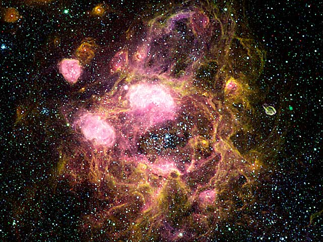 N11 un gigante anillo de nebulosas de emisión