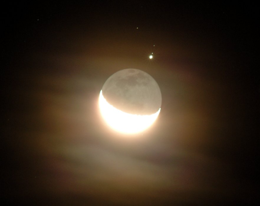 Jupiter por detrás da Lua