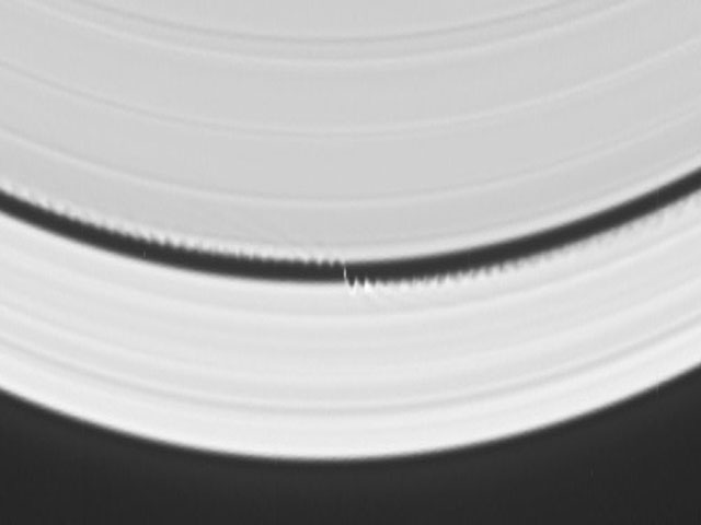 A Wavemaker Luna en anillos de Saturno