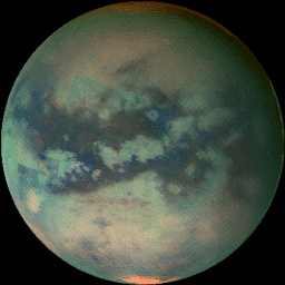 Titan girando em luz infravermelha