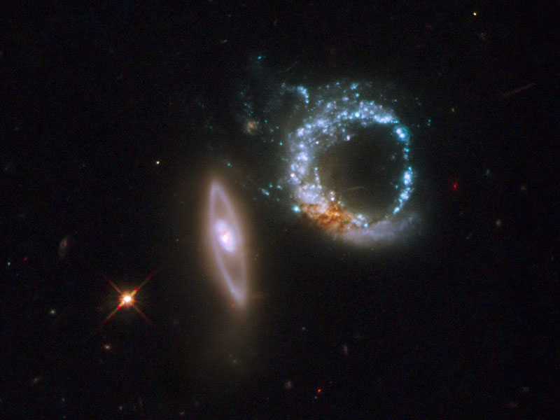 Las galaxias de doble anillo de Arp 147 desde el Hubble
