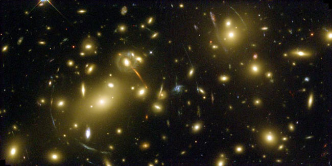 Abell 2218: un lente de un cúmulo galáctico