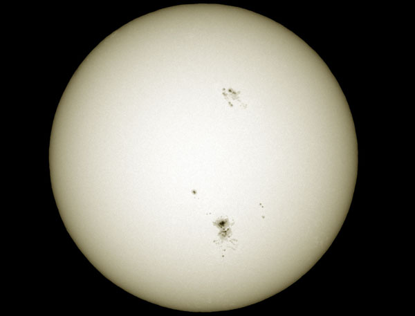 AR 9169: una gran mancha solar