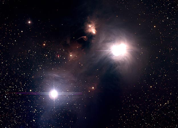Polvo y Gas Rodeando a la Estrella R Coronae Australis