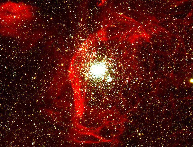 NGC 1850: nubes de gas y cúmulos de estrellas