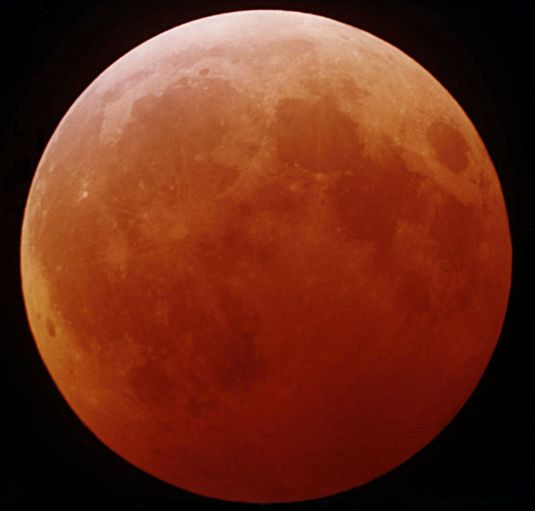 2001: Un eclipse total de Luna