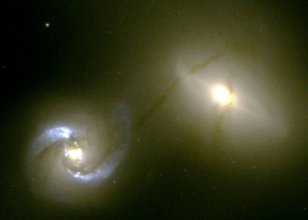 NGC 1410/1409: conducto intergaláctico