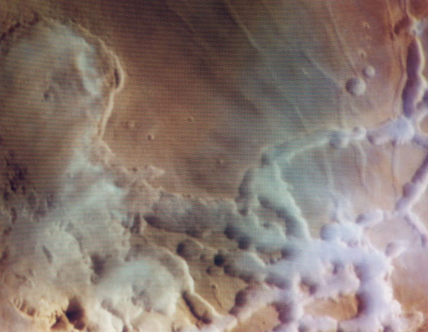 Coloridas Nubes de Agua Sobre Marte