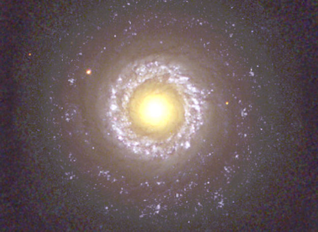 La galaxia en espiral NGC 7742
