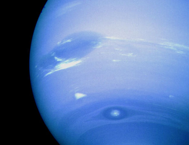 Manchas oscuras en Neptuno