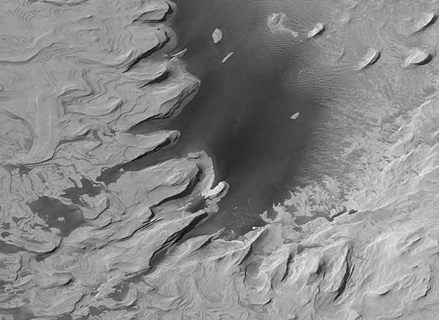 Rocas antiguas en capas sobre Marte