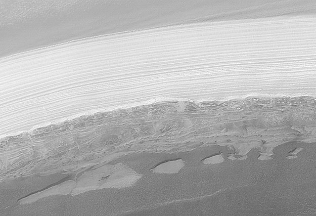 Agua helada en el polo marciano