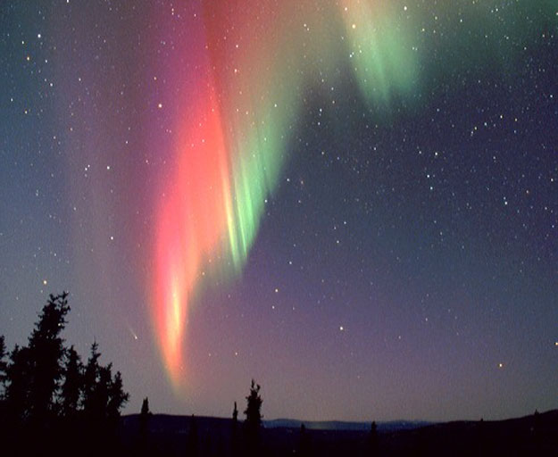Cometa y Aurora sobre Alaska
