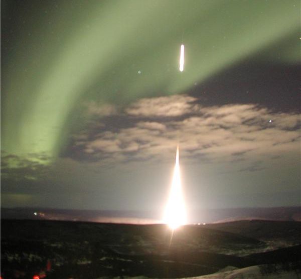 Lanzamiento del Cohete a la Aurora