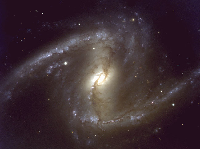 NGC 1365: Una Cercana Galaxia Espiral Barrada