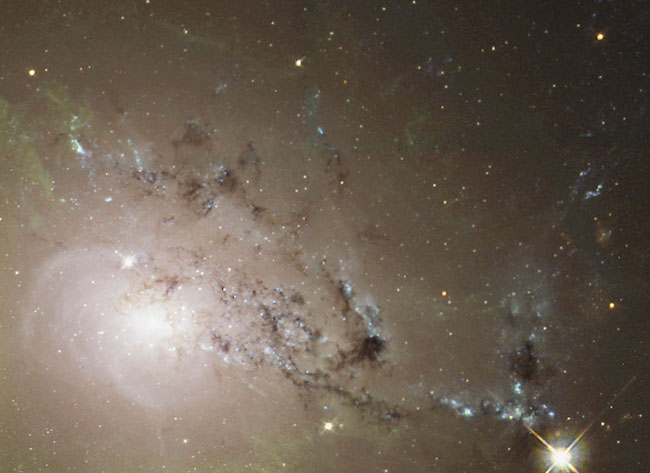 NGC 1275: Una colisión galáctica