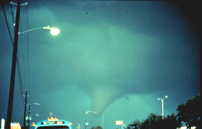 Un tornado en el planeta Tierra