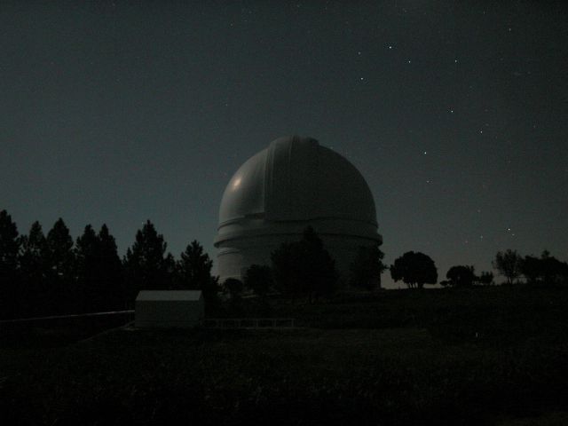 El Monte Palomar de Noche