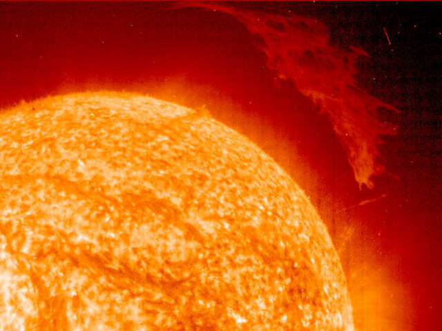 SOHO fotografía una Prominencia Solar fuera de serie