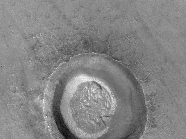 Cráter cerebral en Marte
