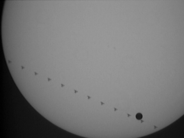 La estación espacial, Venus y el Sol