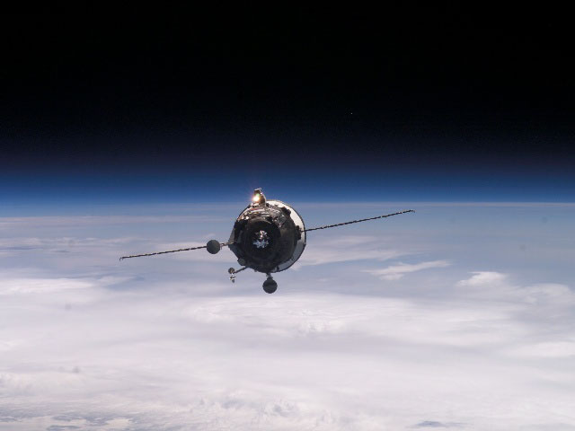 Una nave de aprovisionamiento se acerca a la Estación Espacial