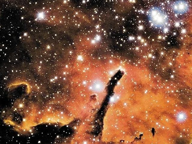 NGC 6823: una nube que esculpe un cúmulo estelar