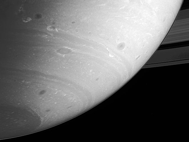 El callejón de las tormentas en Saturno