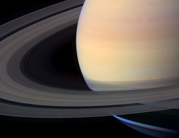 El grande y hermoso Saturno