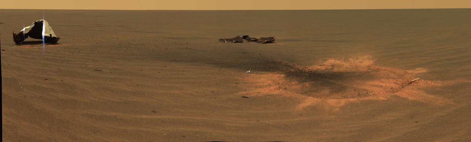Cráter en Marte debido al impacto del escudo térmico