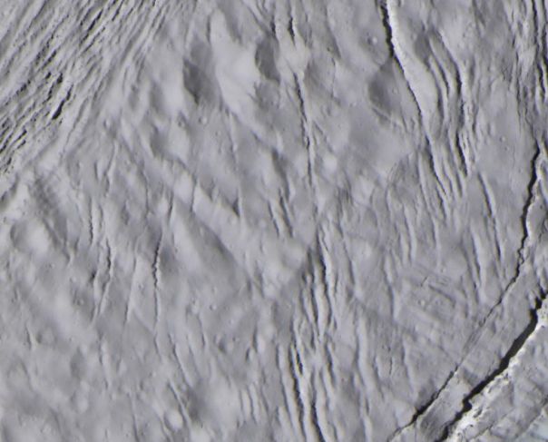 Un primer plano de Encélado