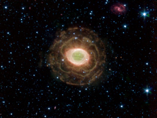 La nebulosa del anillo en infrarrojo