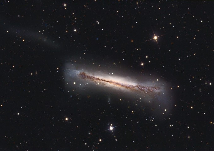 Galaxia NGC 3628 de lado