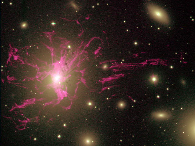 Los extraños filamentos de gas que rodean a la galaxia NGC 1275