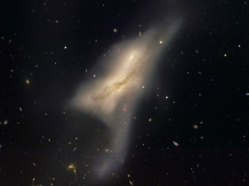 Colisión de galaxias en NGC 520