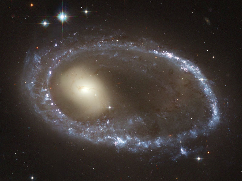 La Galaxia del Anillo AM 0644-741 vista por el Hubble