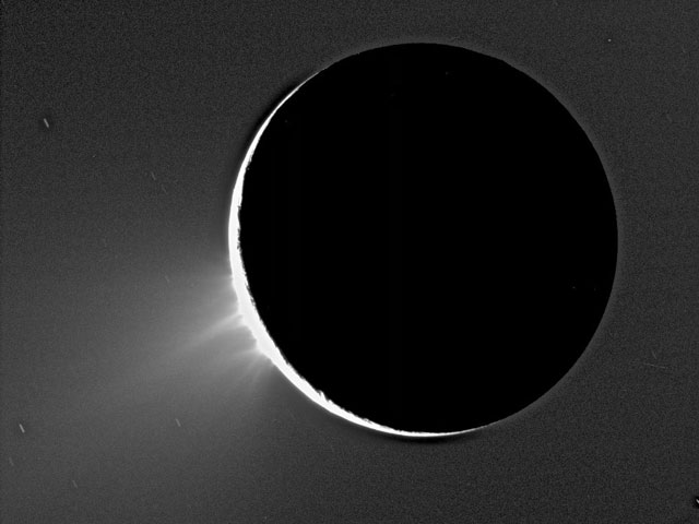 Se descubren surtidores en Encelado