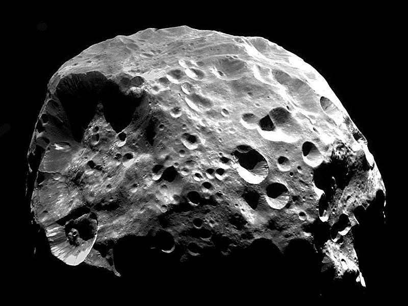 Phoebe: la luna-cometa de Saturno