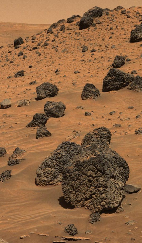 Una roca volcánica agujereada en Marte