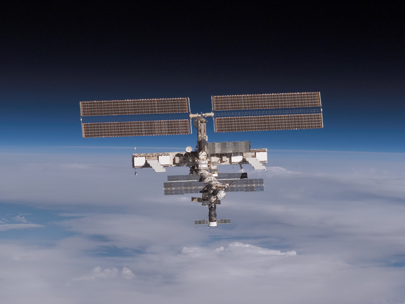 La Estación Espacial Internacional en el horizonte