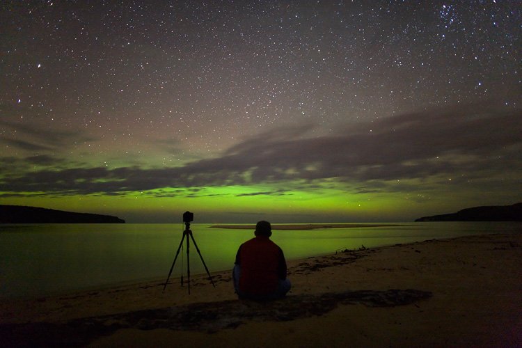 Aurora verde sobre el Lago Superior