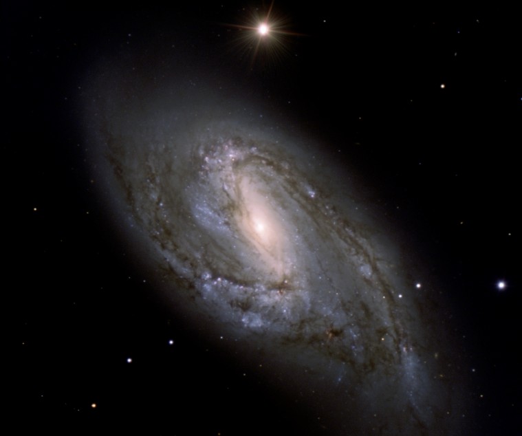 La polvorienta espiral M66