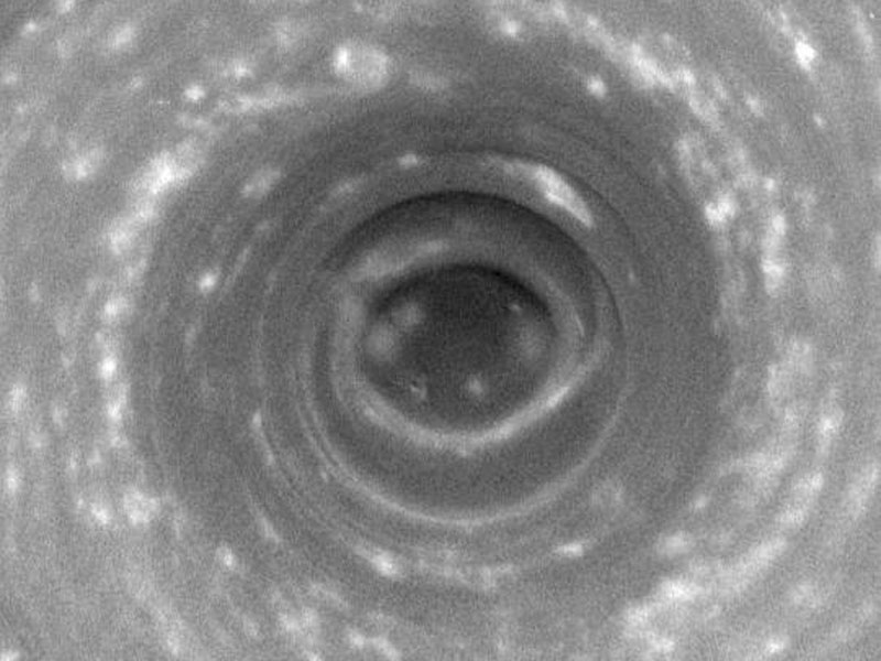 Un huracán sobre el polo Sur de Saturno