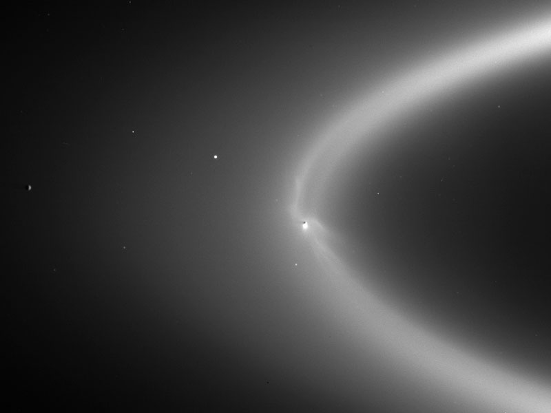 Encelado: Causa del Anillo E de Saturno
