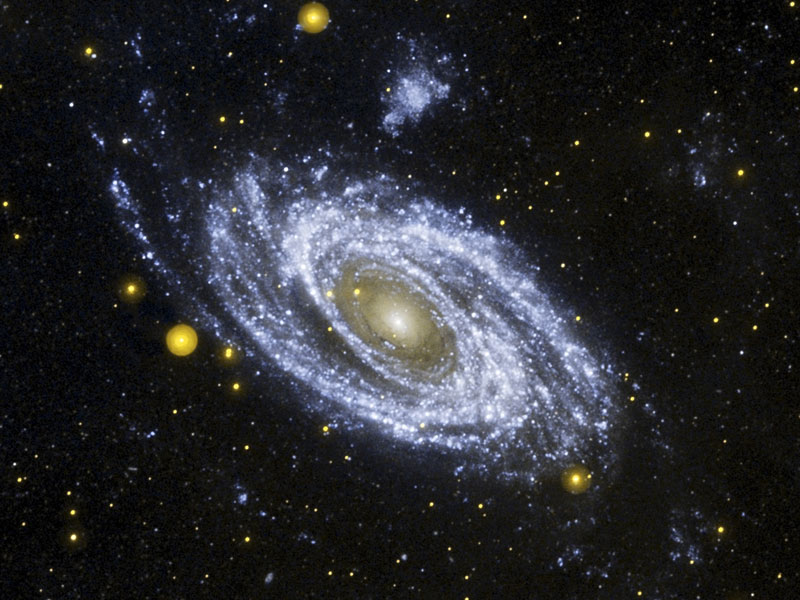 Brillante galaxia en espiral M81 en ultravioleta desde Galex